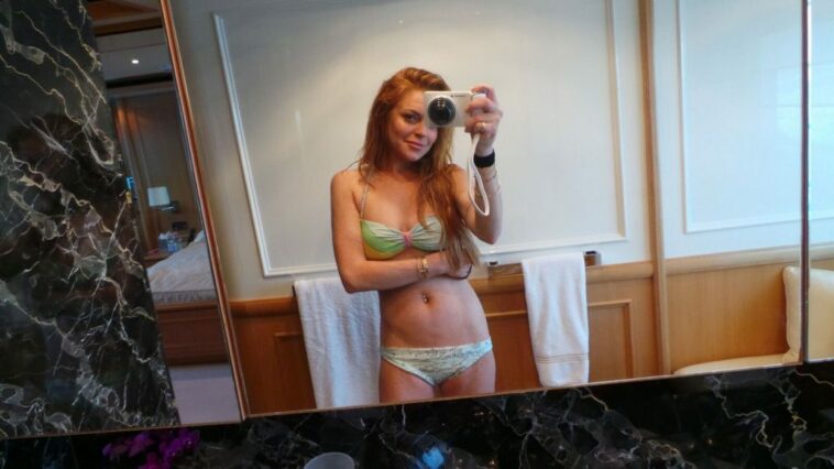Lindsay Lohan Leaked (2 Photos)