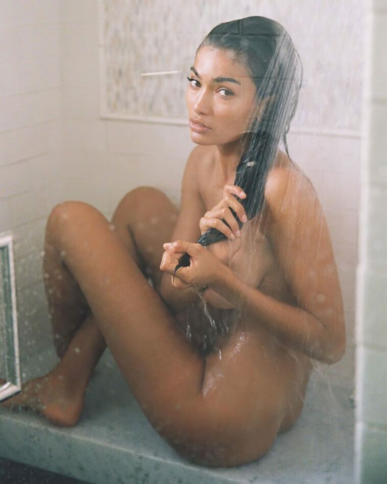 Kelly Gale Naked (2 Photos)