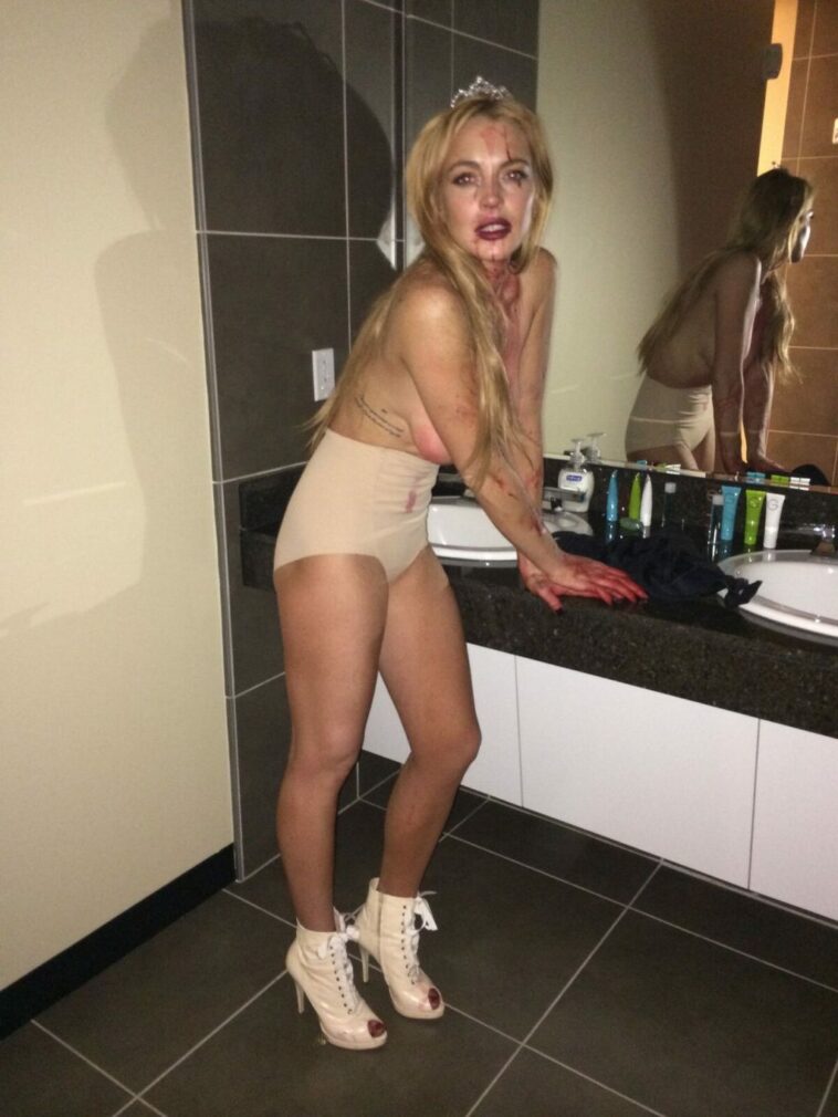 Lindsay Lohan Leaked (3 Photos)