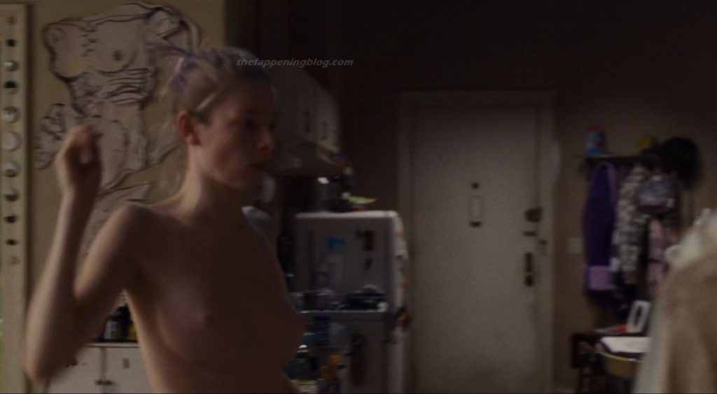 Hunter Schafer Topless 5 Photos