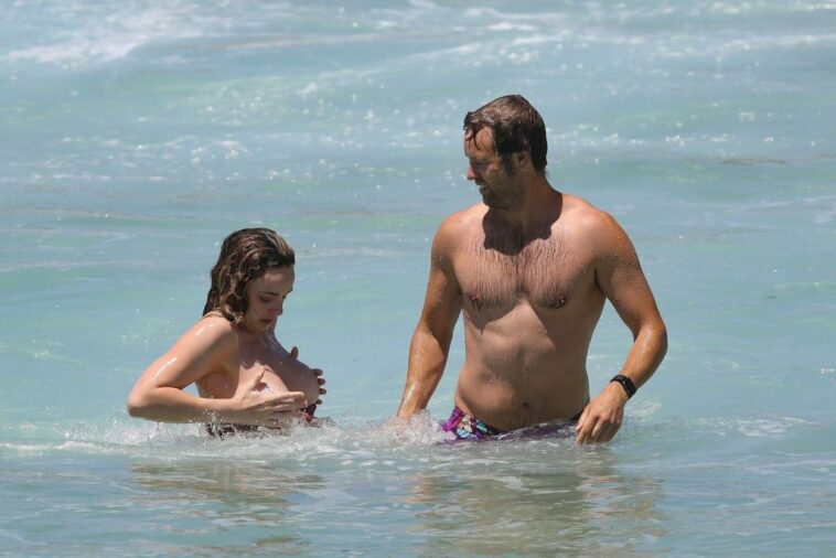 Abbie Chatfield Topless (5 Photos)