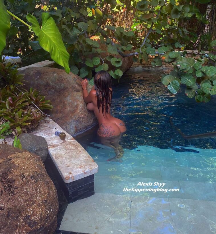 Alexis Skyy Nude (1 Photo)