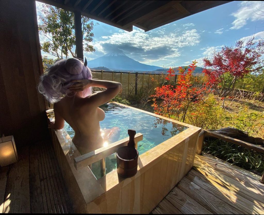 Jessica Nigri Sideboob 5 Photos