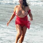 Lisa Appleton Topless (5 Photos)