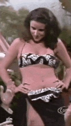 23 year old Julia Louis Dreyfus rare plot in SNL 1984