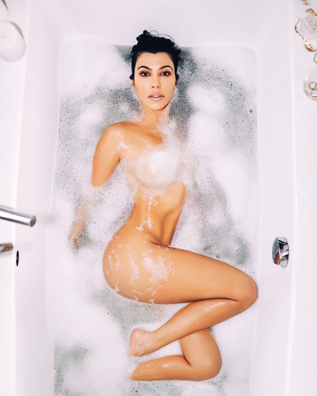 Kourtney Kardashian Full Nude