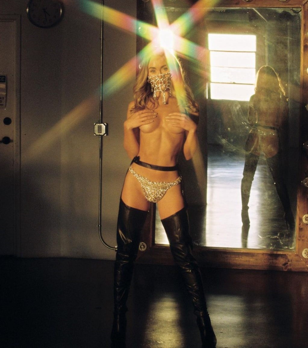 Abigail ONeill Topless 1 Photo