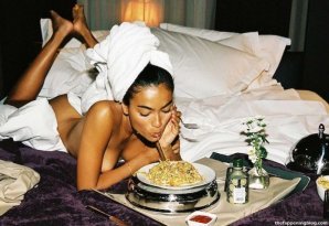 Kelly Gale Naked 5 Photos