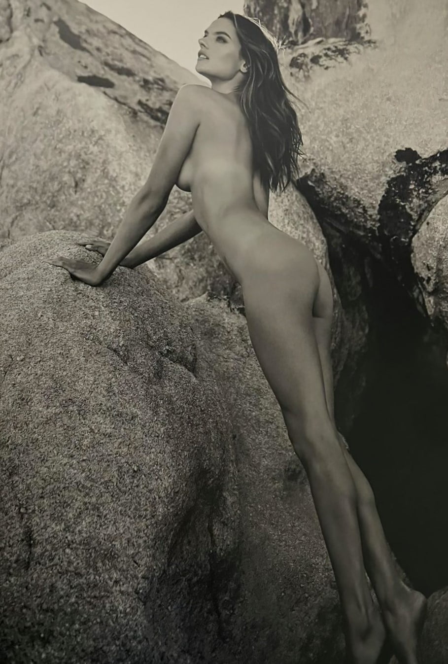 Alessandra Ambrosio Naked 4 Photos