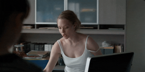 Amanda Seyfried snipping off bra