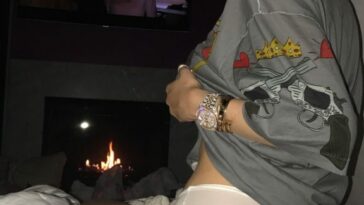 Bella Thorne Sexy (7 Photos + Gifs)