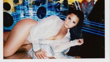 Demi Lovato Sexy (New Photo)