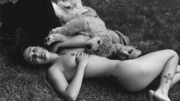 Drew Barrymore Nude (1 Photo)