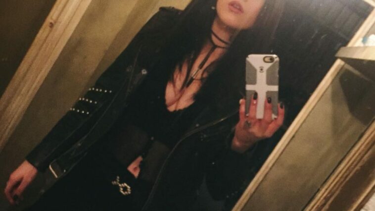 Elizabeth Gillies Sexy (14 Photos + Video)