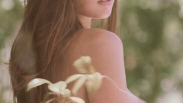 Jessica Wall Nude & Sexy (7 Photos)