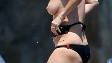 Kate Moss Sexy & Topless (19 Photos)