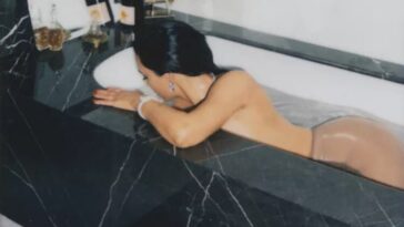 Kim Kardashian (5 Sexy Photos)