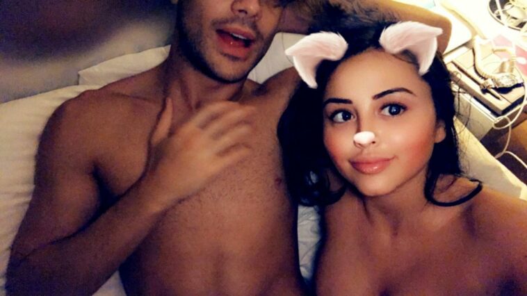 Marnie Simpson Topless (2 Pics + Gif & Video)