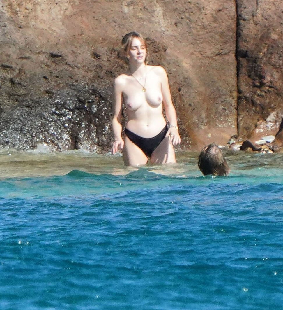Maya Hawke Topless 2 Photos