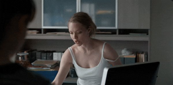 Amanda Seyfried snipping off bra