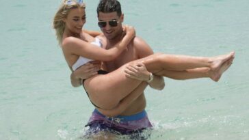 Chloe Crowhurst Sexy (32 Photos)