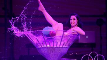 Dita Von Teese Sexy & Topless (12 Photos + Video)