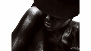 Duckie Thot Nude & Sexy (7 Photos)