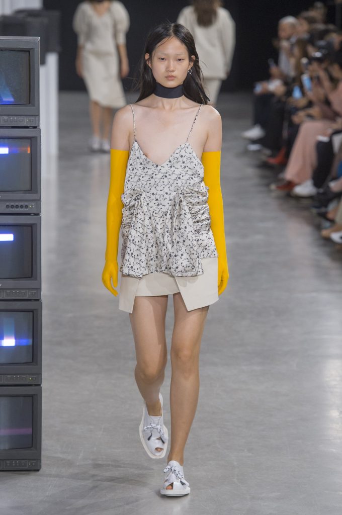 Hyun Ji Shin Nip Slip (4 Photos)