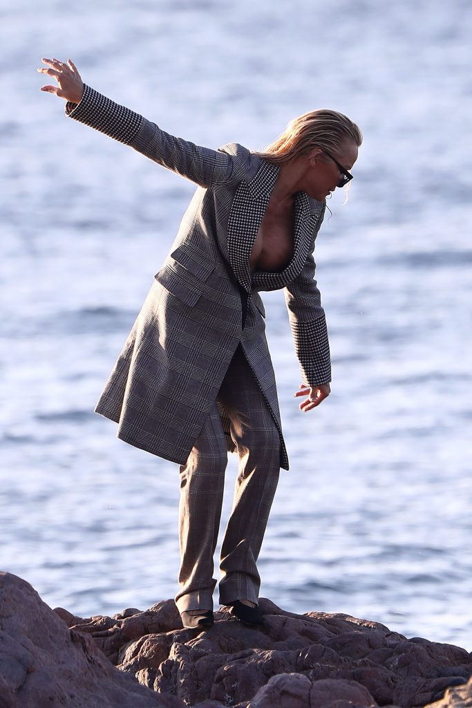 Pamela Anderson Nip Slip (47 Photos)