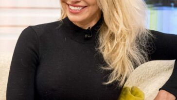 Pamela Anderson Sexy (4 Photos)