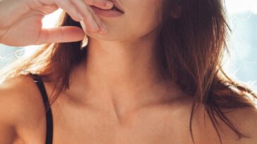 Amelie Lamarche Nude & Sexy (104 Photos)