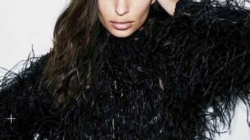 Emily Ratajkowski Sexy & Topless (9 New Photos)