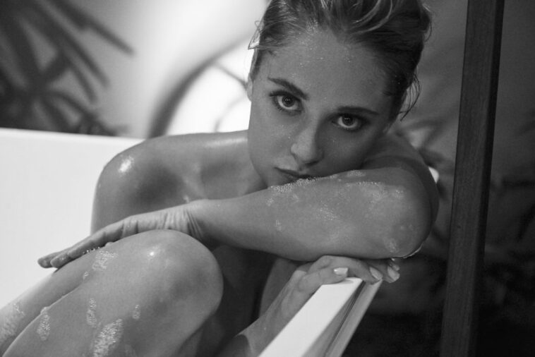 Genevieve Morton Naked (32 Photos)