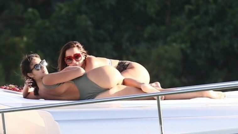 Isabela Rangel & Anitta Sexy (53 Photos)