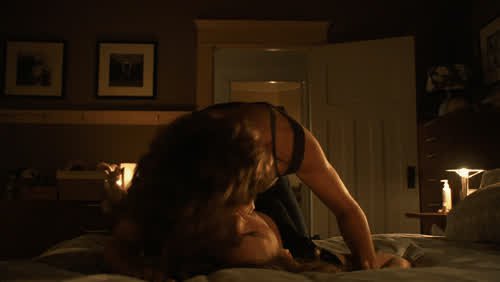 Jennifer Beals masturbating on top of Marlee Matlin in The