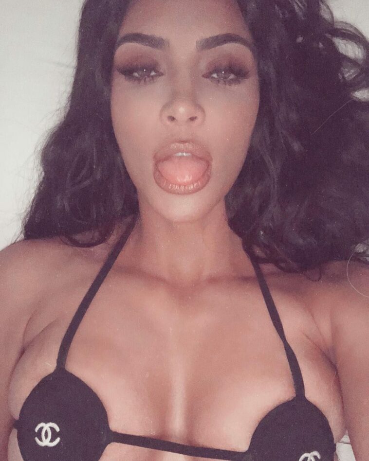 Kim Kardashian Hot (2 Pics)