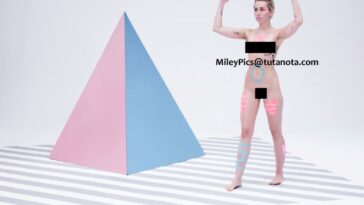 Miley Cyrus Nude (6 Photos)