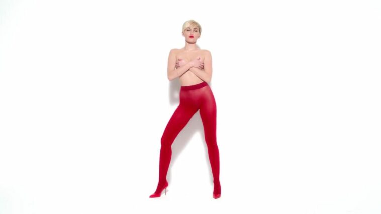 Miley Cyrus Sexy & Topless (100 Pics + GIFs & Videos)