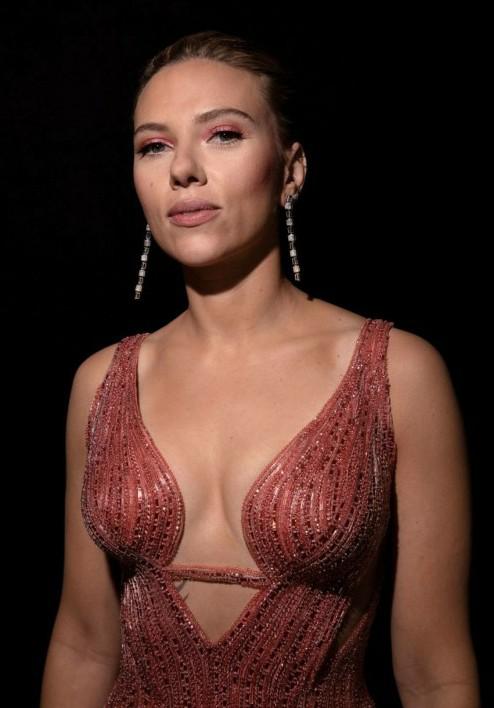 Scarlett Johansson is so fucking hot