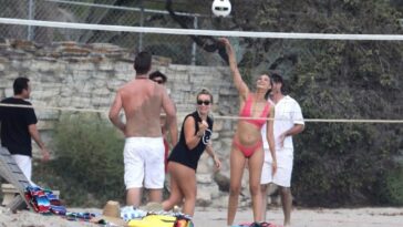 April Love Geary Sexy (14 Photos)