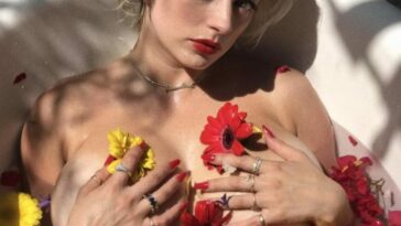 Caroline Vreeland Topless (1 Photo)