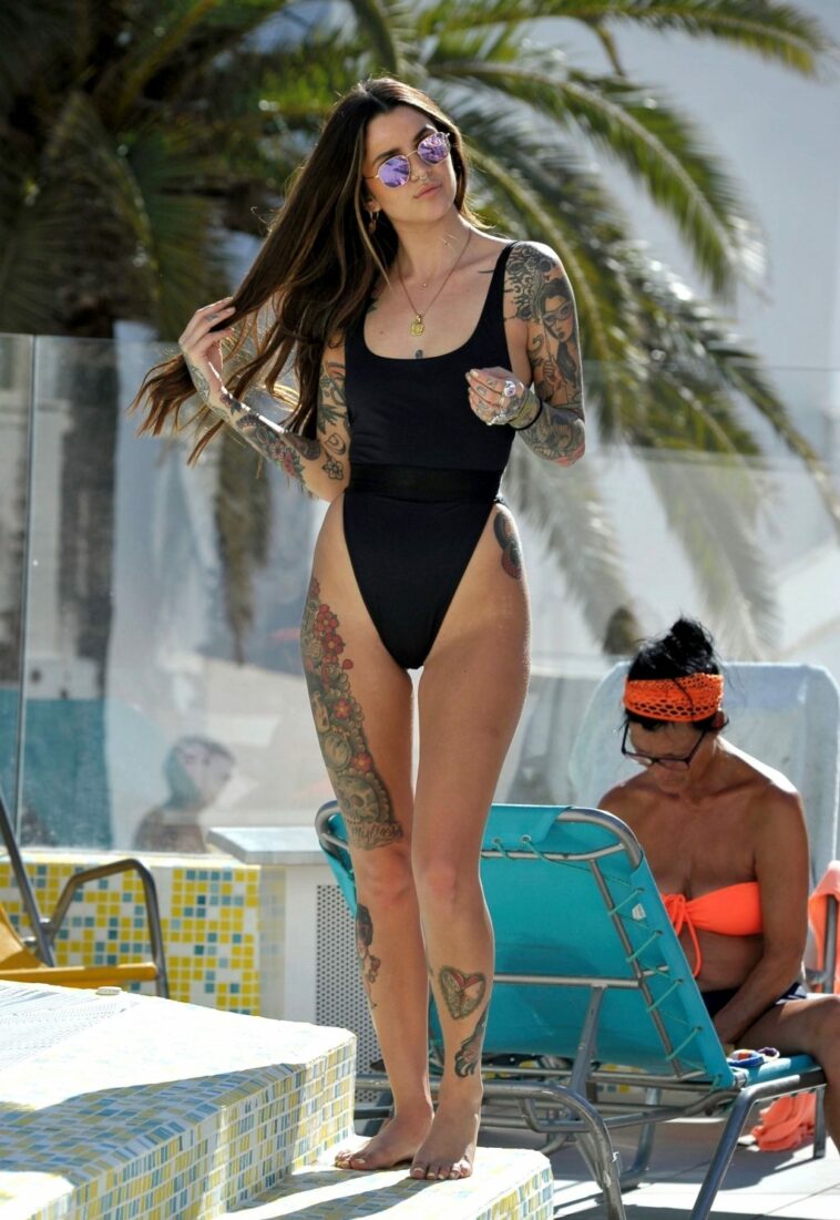 Darylle Sargeant Sexy (46 Photos)