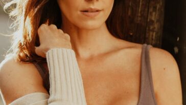 Jewel Staite Sexy (3 Photos)