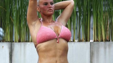 Kerry Katona Sexy (14 Photos)
