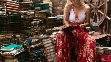 Nicky Whelan Sexy (27 Photos)