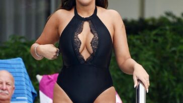 Sophie Kasaei Sexy (13 Photos)