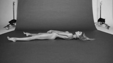 Stella Maxwell Nude (1 Hot Photo)