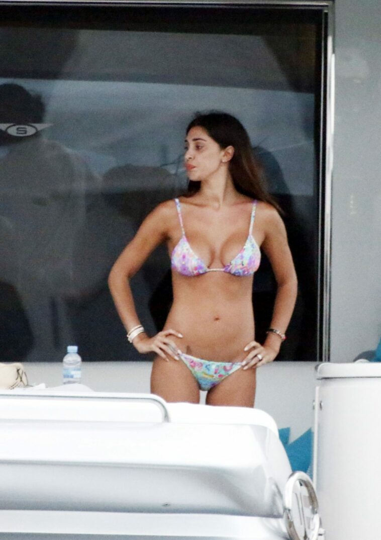 Belen Rodriguez Sexy (13 Photos)