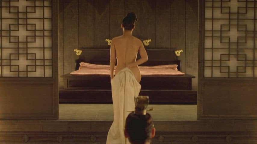 Cho Yeo jeong in The Concubine 2012 scene 2