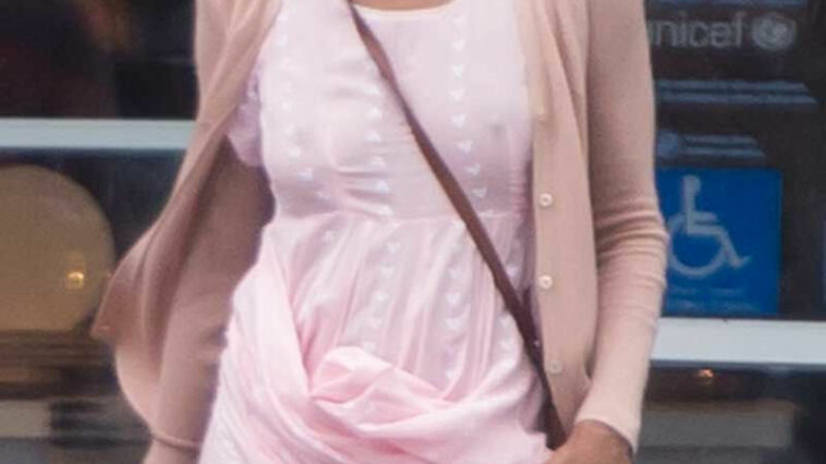 Elle Macpherson See Through (17 Photos)